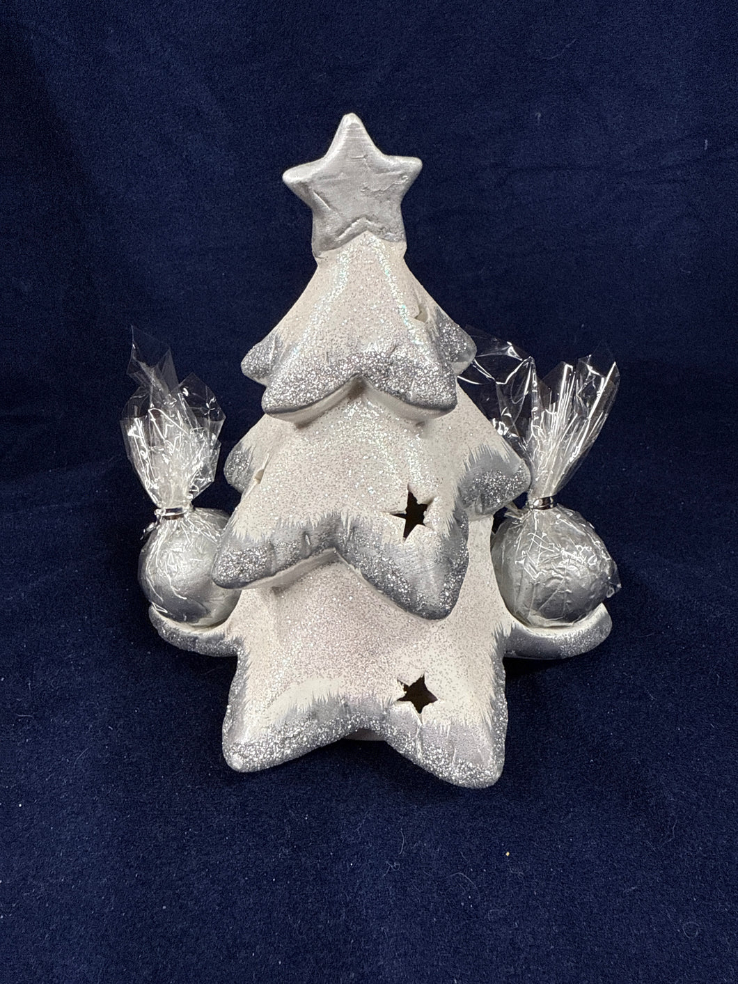 Silver/Wh Christmas Tree W Silver Candle Balls