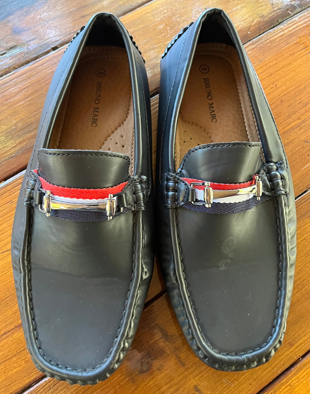 LIKE NEW Bruno Marc Loafers w Buckle - size Shoes: Youth 5