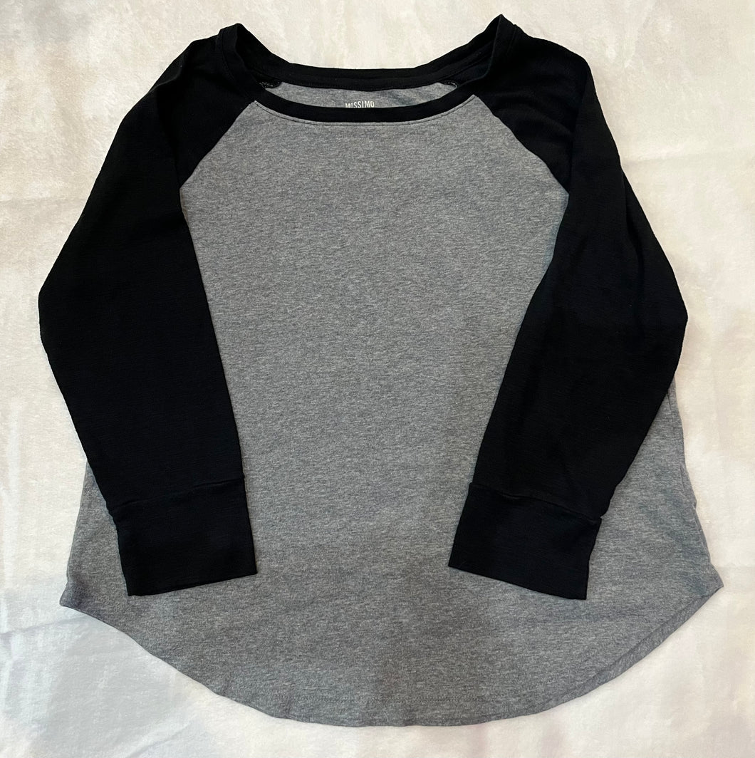 Mossimo 3/4 Sl Gry/Blk Raglan Sleeve Shirt - size Large