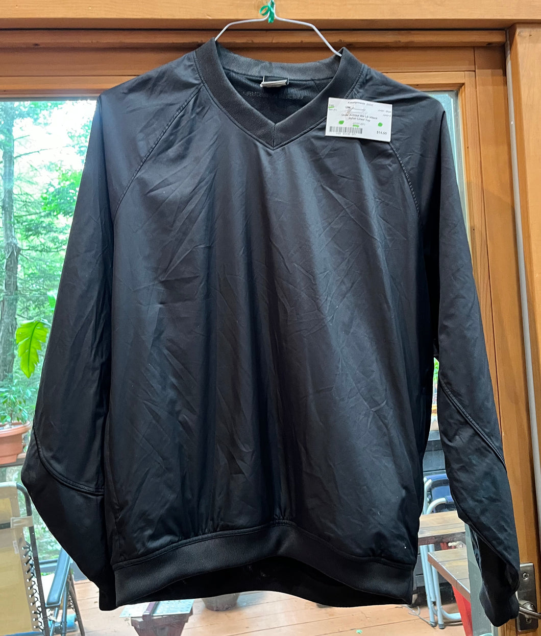 UnderArmour Blk LS VNeck Nylon Lined Top - size Small