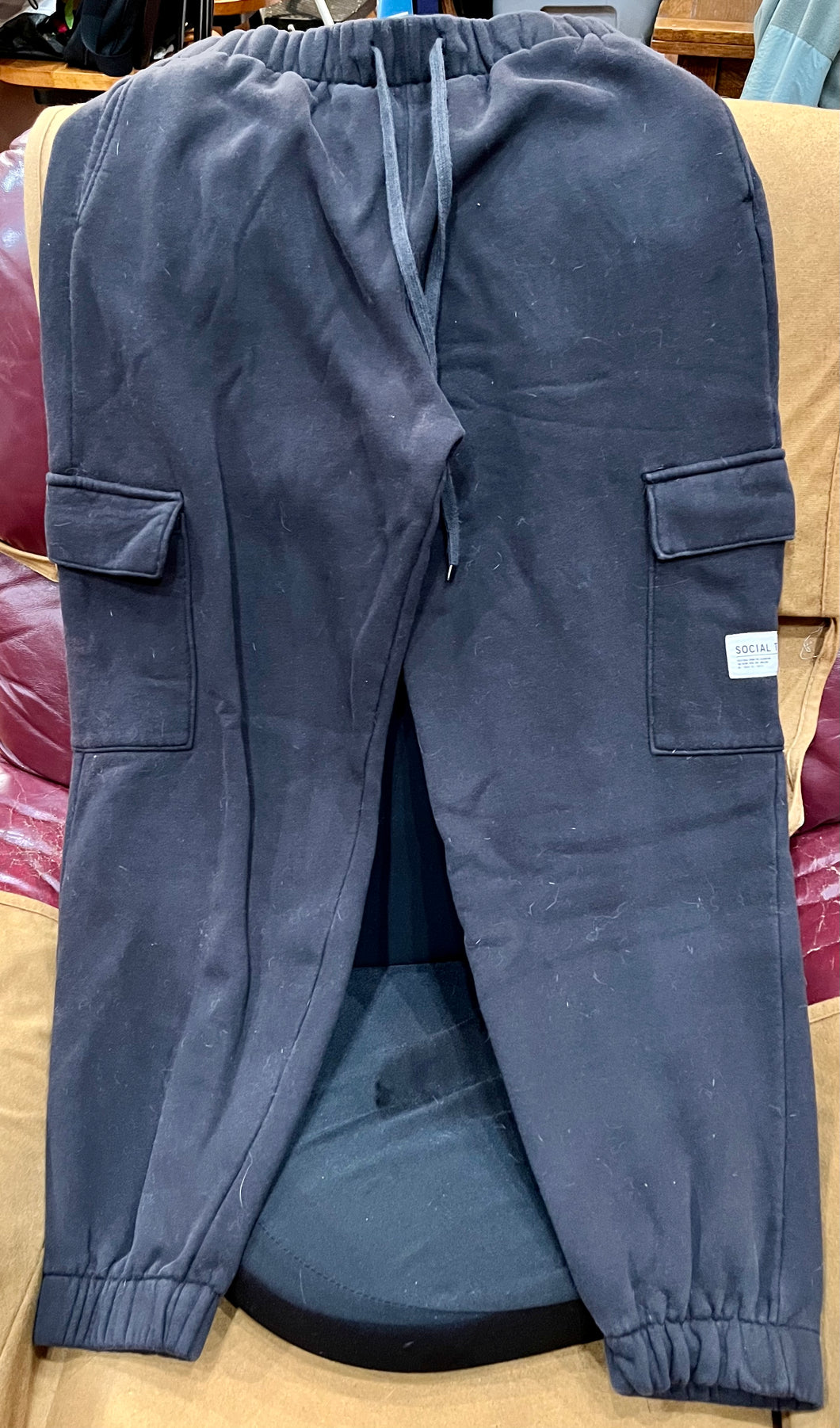 Social Tourist Blk Cargo Sweatpants - size Small