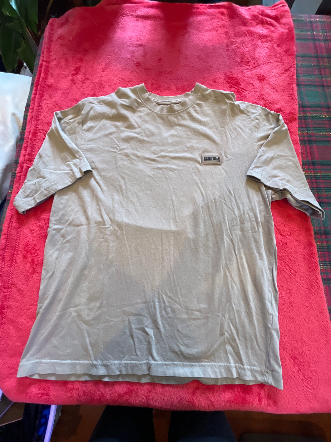 Beige Essentials SS Tee - size Medium