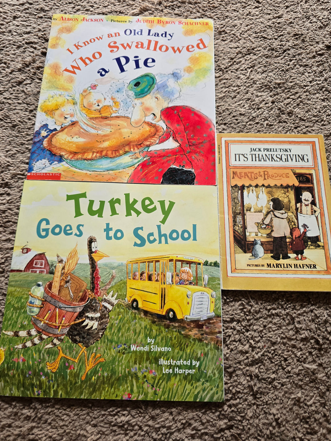 3 Thanksgiving books Turkey/Pie/Thanksgiving