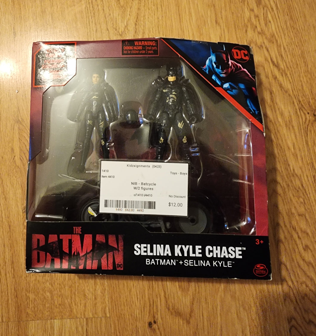NIB - Batcycle W/2 figures