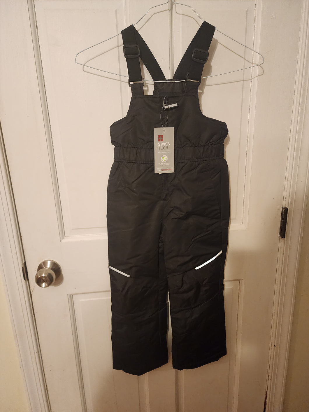Blk snowbib NWT - Swiss Tech - size 4/4T