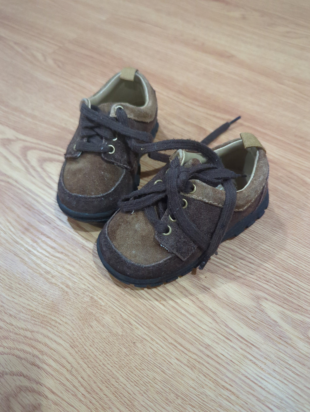 GAP Brown Leather Sneakers - size Shoes: Toddler 5 1/2