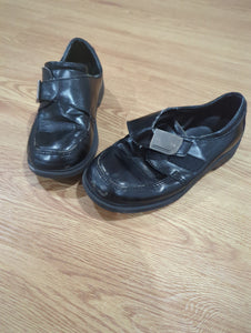 Buster Brown Black Dress Shoes - size Shoes: Youth Size 13