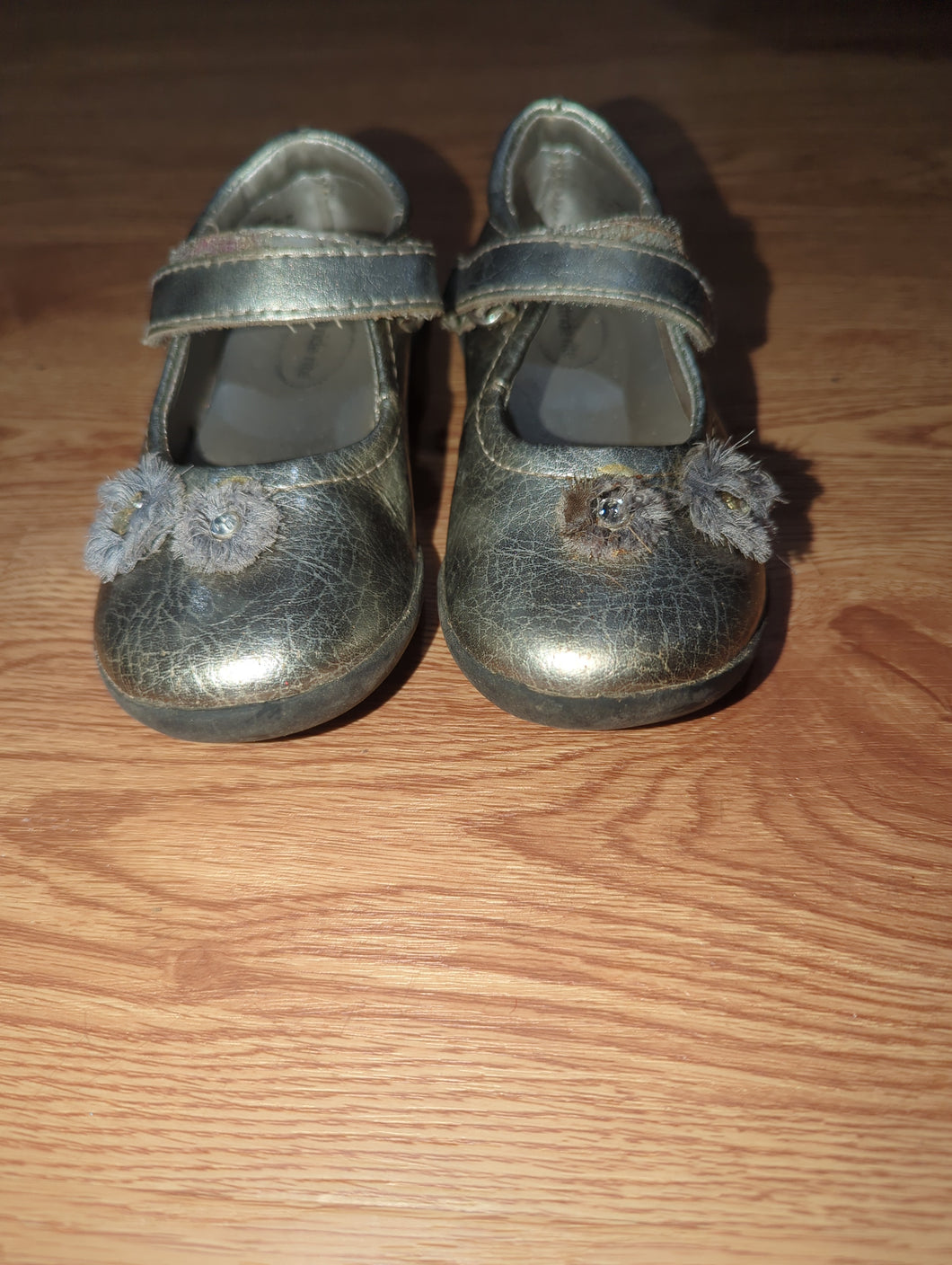 Stride Rite Silver Dress Shoes - size Shoes: Toddler Size 9