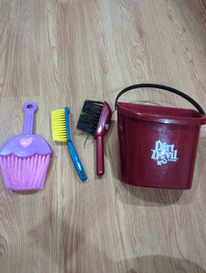Dirt Devil Dust Bin w 3 Brushes- Play Cleaning