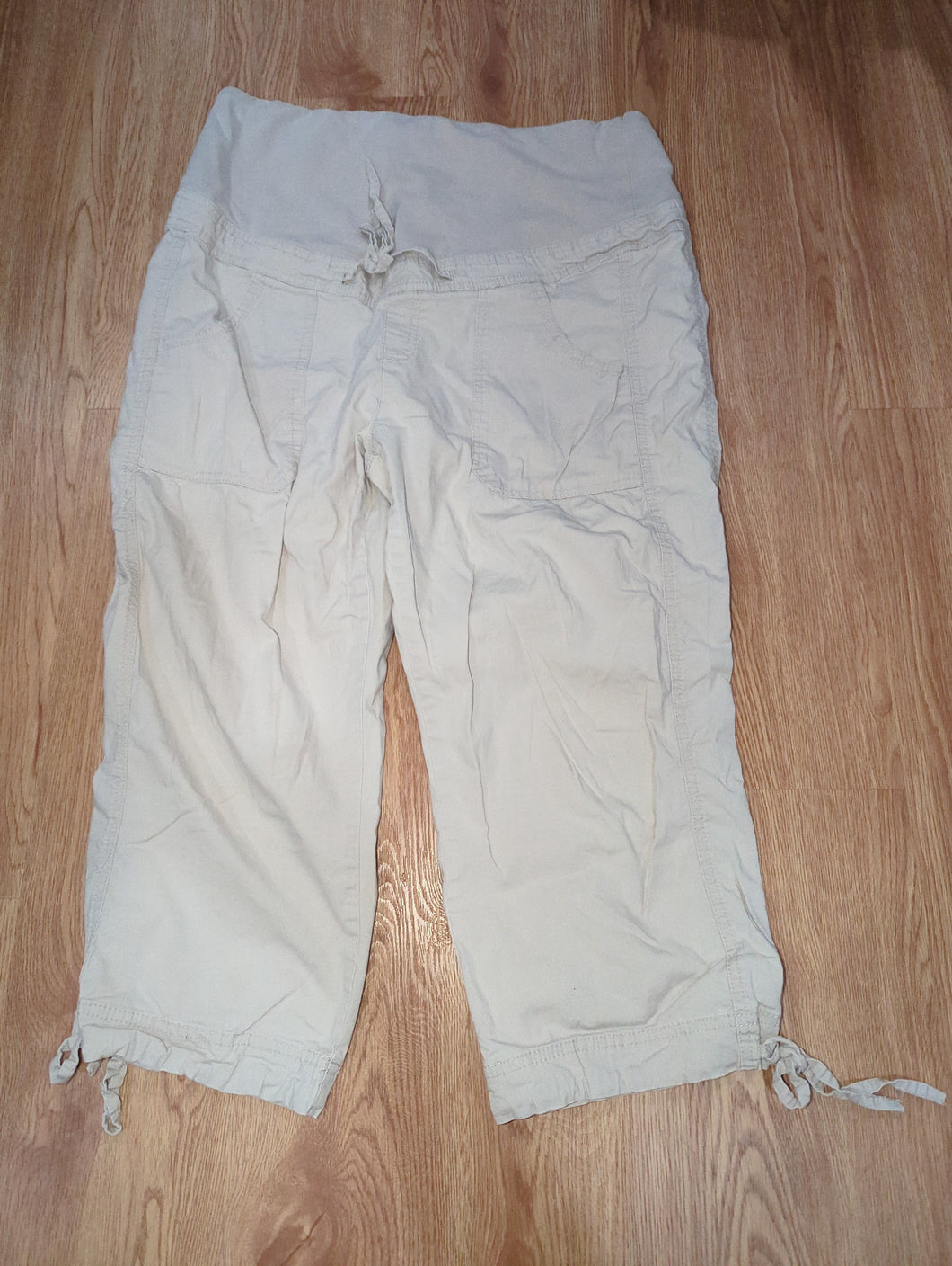 Belly by Design Khaki Capris - size Large