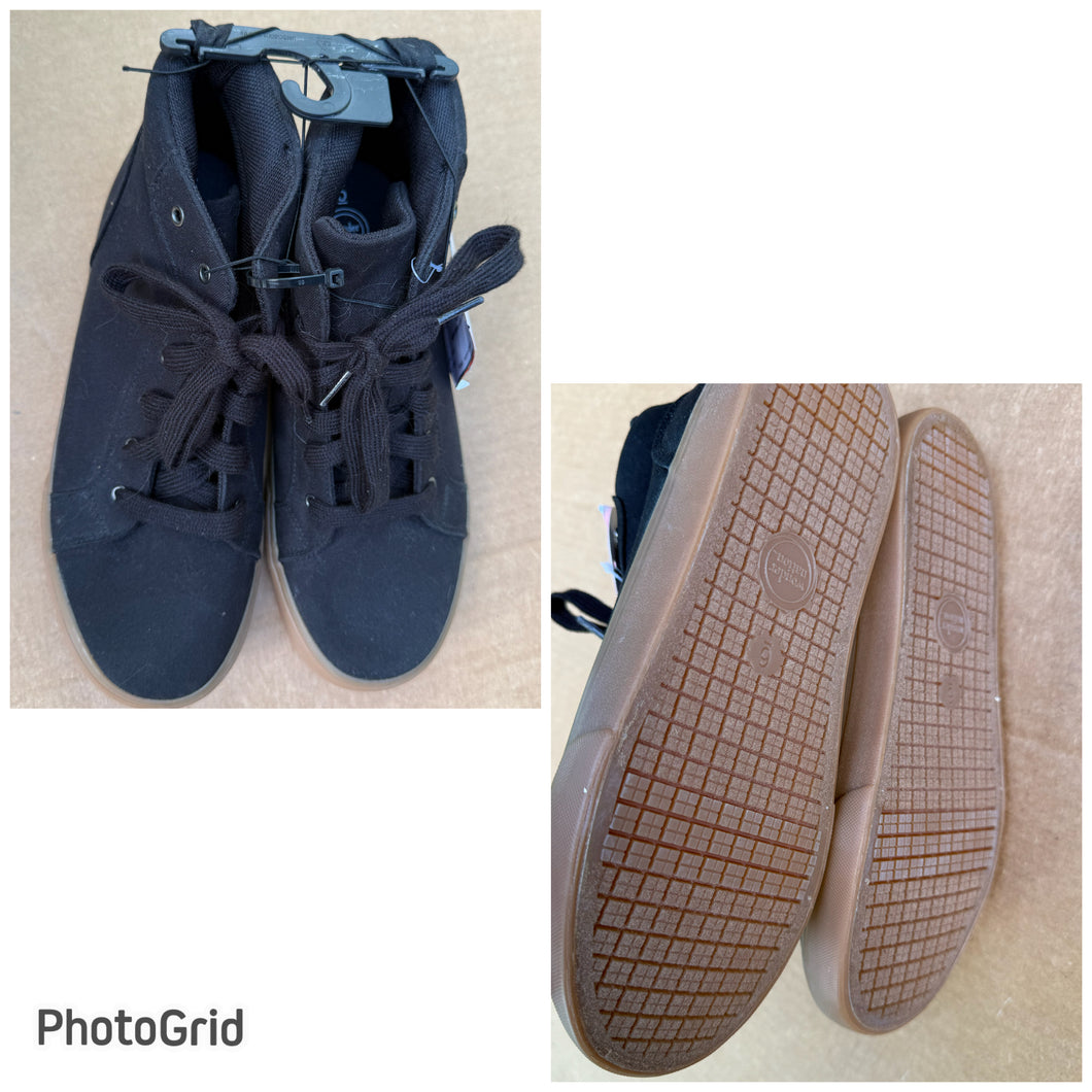 NWT Black high tops with rubber sole - size Shoes: Youth 6