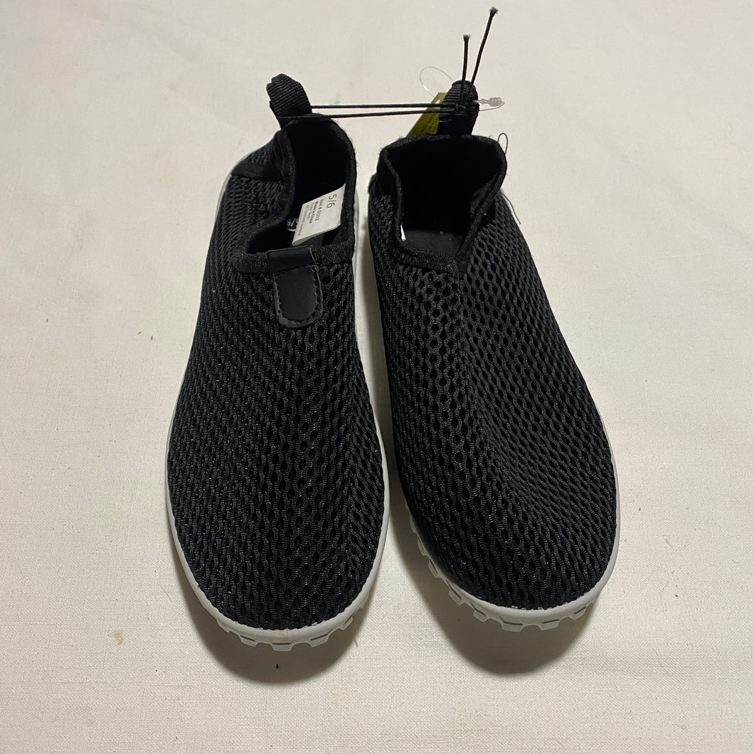 NEW Water Shoes Black Size 5/6 - size Womens shoes: 5