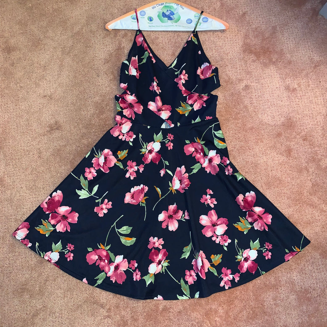 Soprano Navy w/ flowers Short Dress - size Junior  M