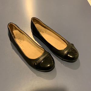 Lily Pulitzer Black Flats - size Womens shoes: 7 1/2