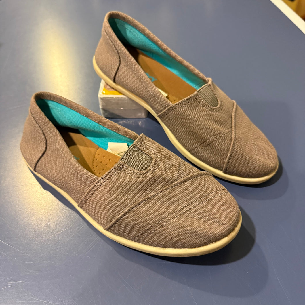 Bongo Canvas Slip On Shoe - Taupe - size Womens shoes: 6
