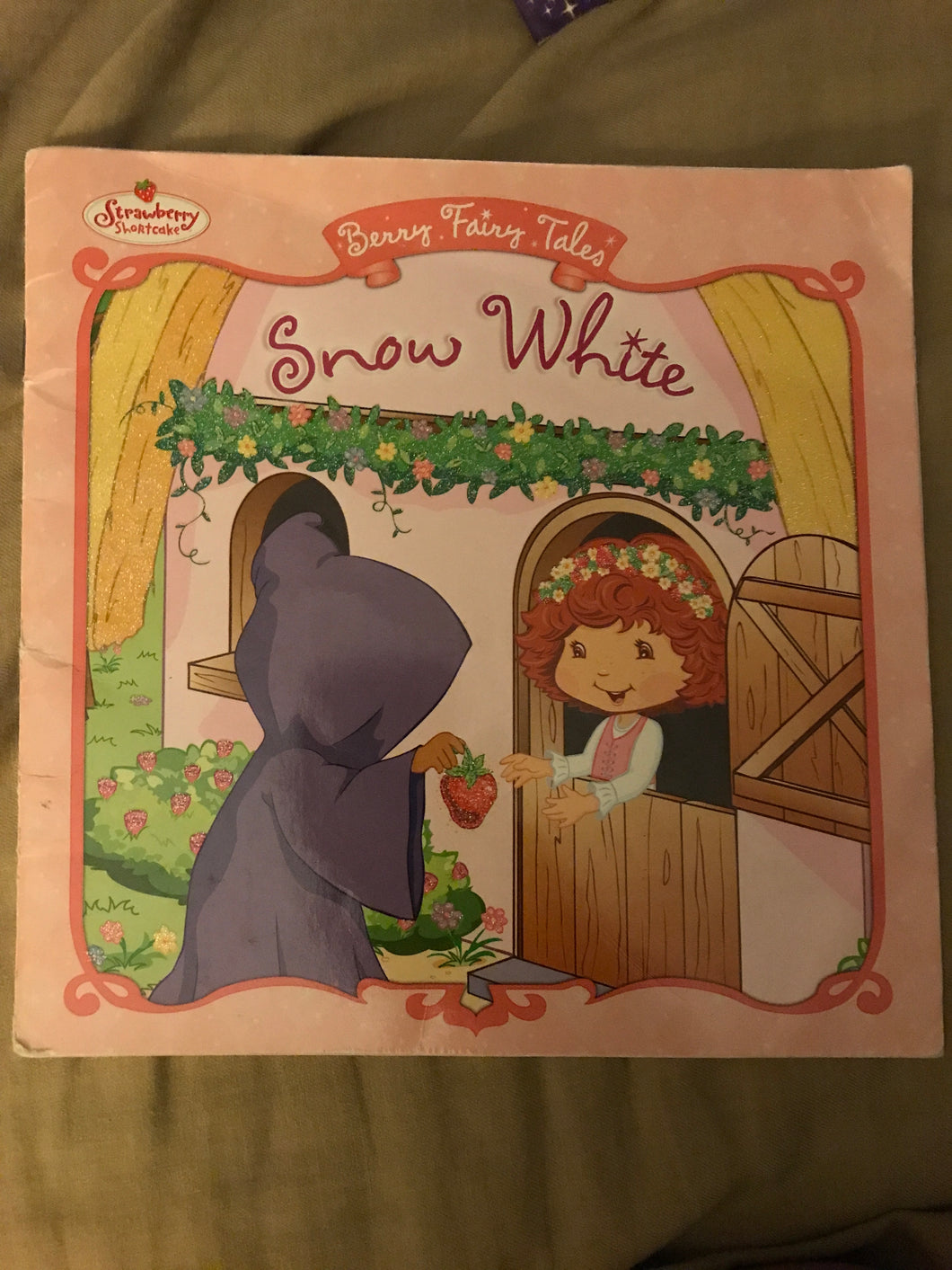 Berry fairy tales Show white