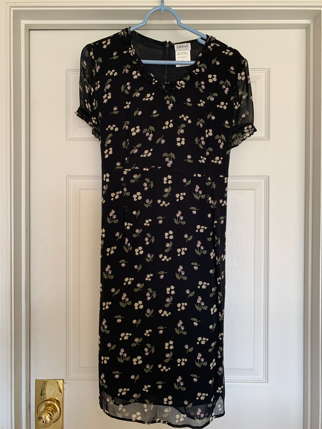 Black with small flower Maternity good condition - size Medium