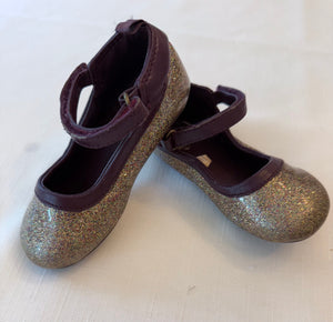 GAP DRESS SHOE GOLD SPARKLE - size Shoes: Toddler Size 8