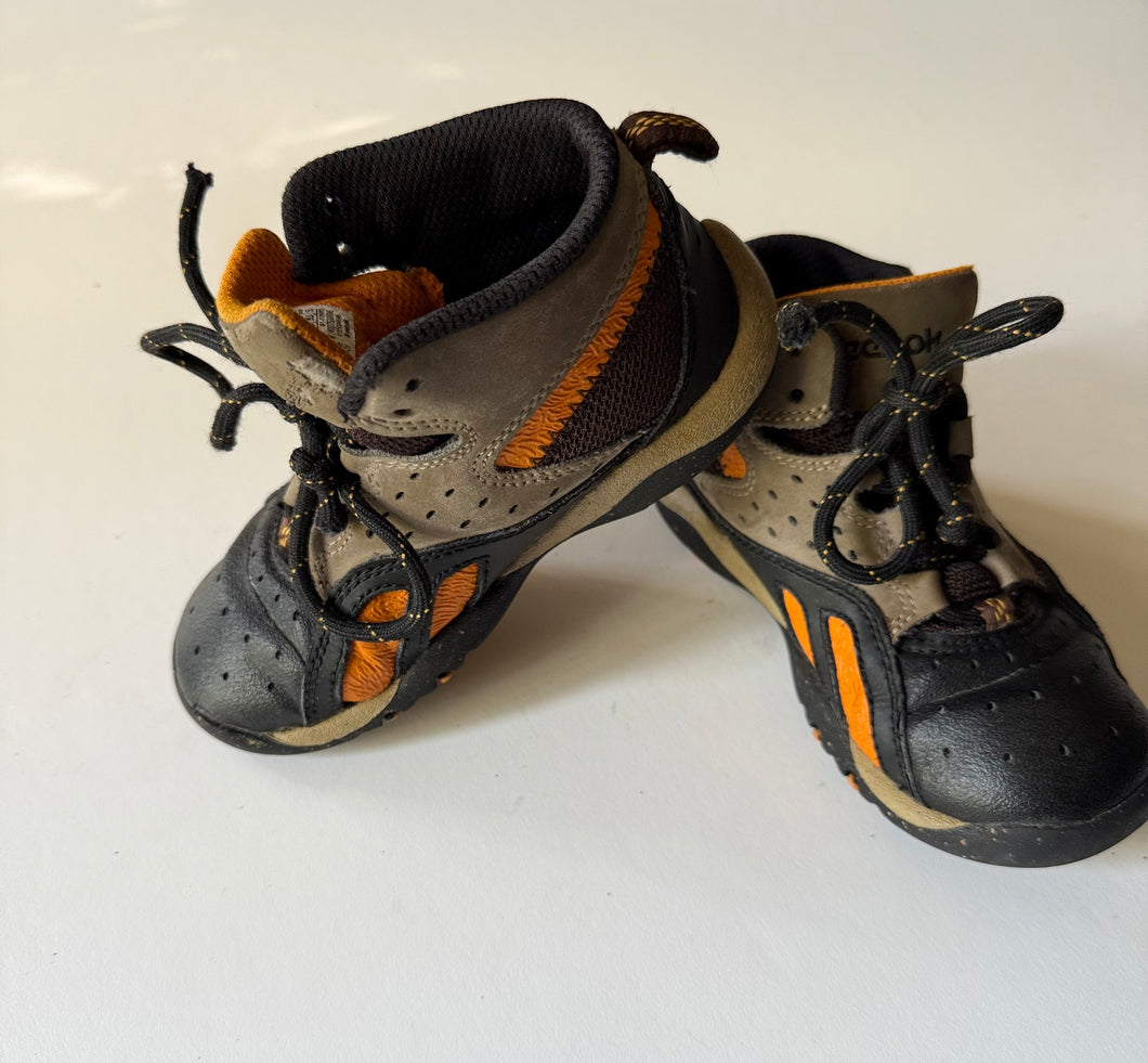 REEBOK HIGH TOP SNEAKERS - size Shoes: Toddler Size 9 1/2