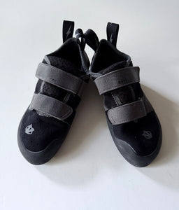 EVOLVE DEFY ROCKCLIMBING SHOE- YOUTH 6 MENS 5 - size Shoes: Youth 6