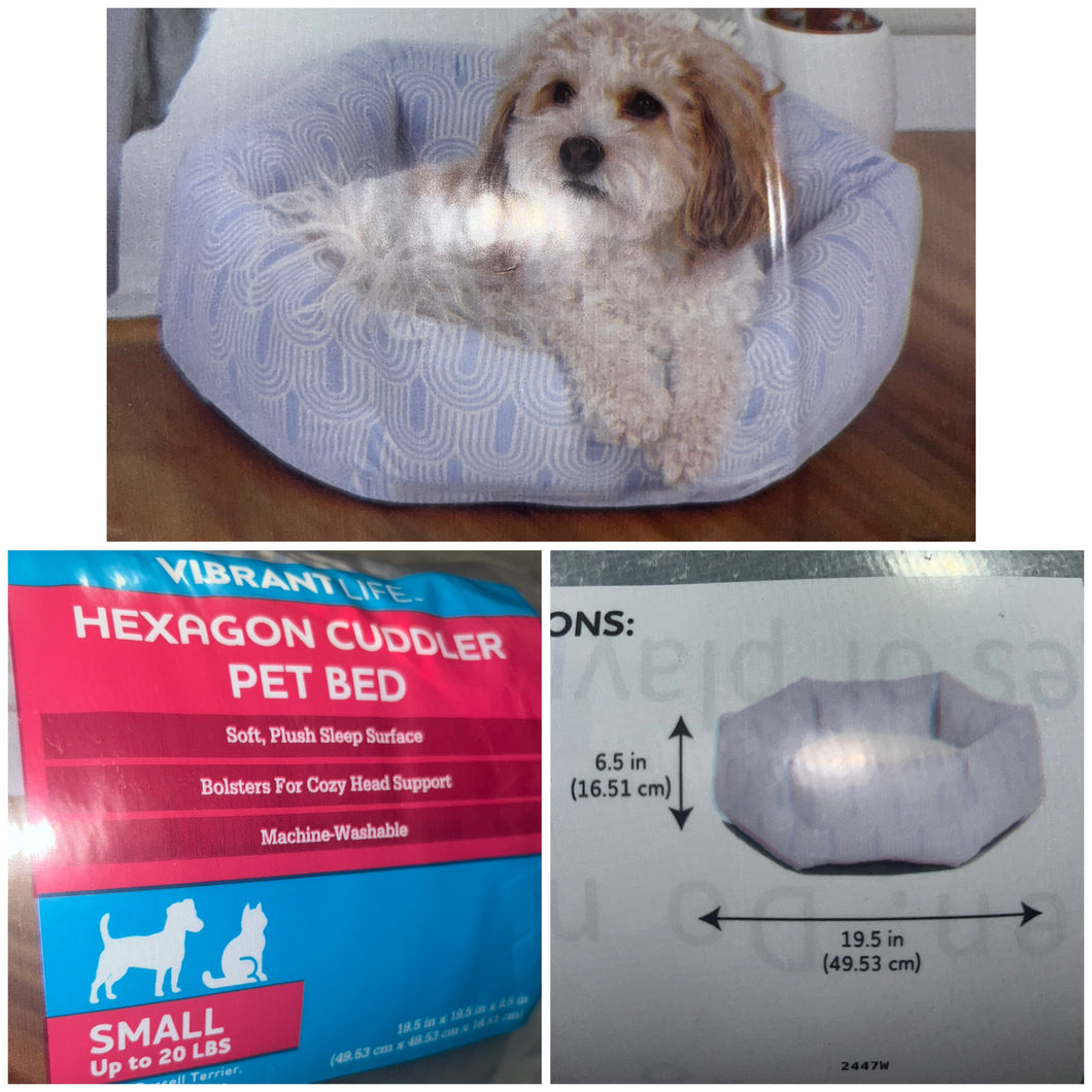 Vibrant pet bed Retails $10