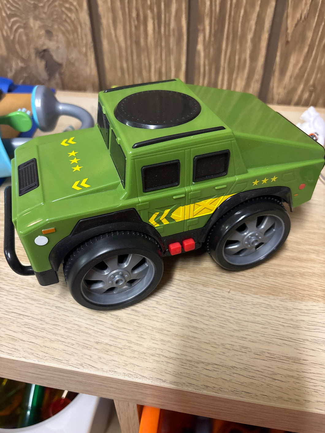 Army style vehicle Buttons make noises
