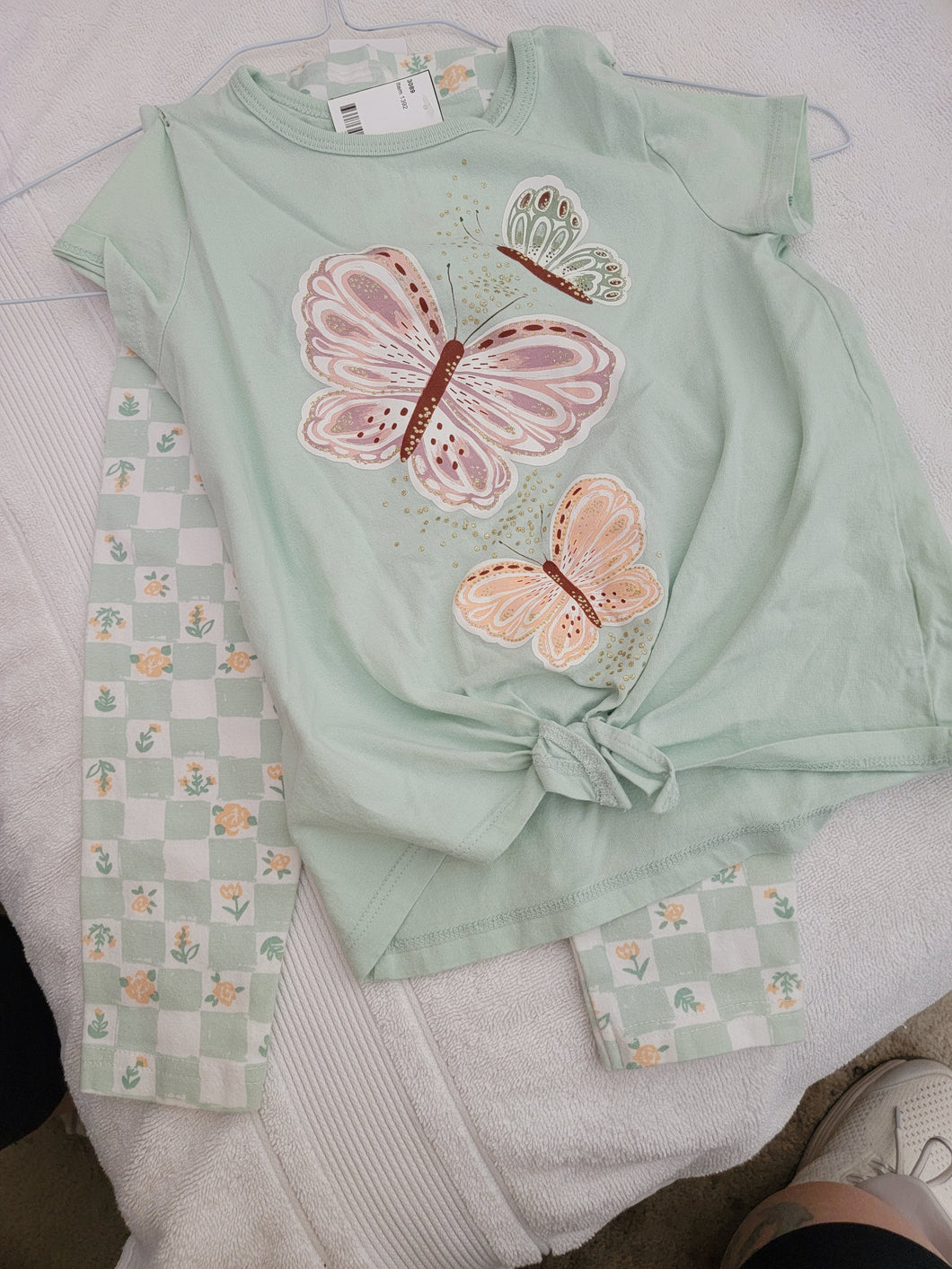 Carters mint green Butterfly shirt crop pan - size 5/5T