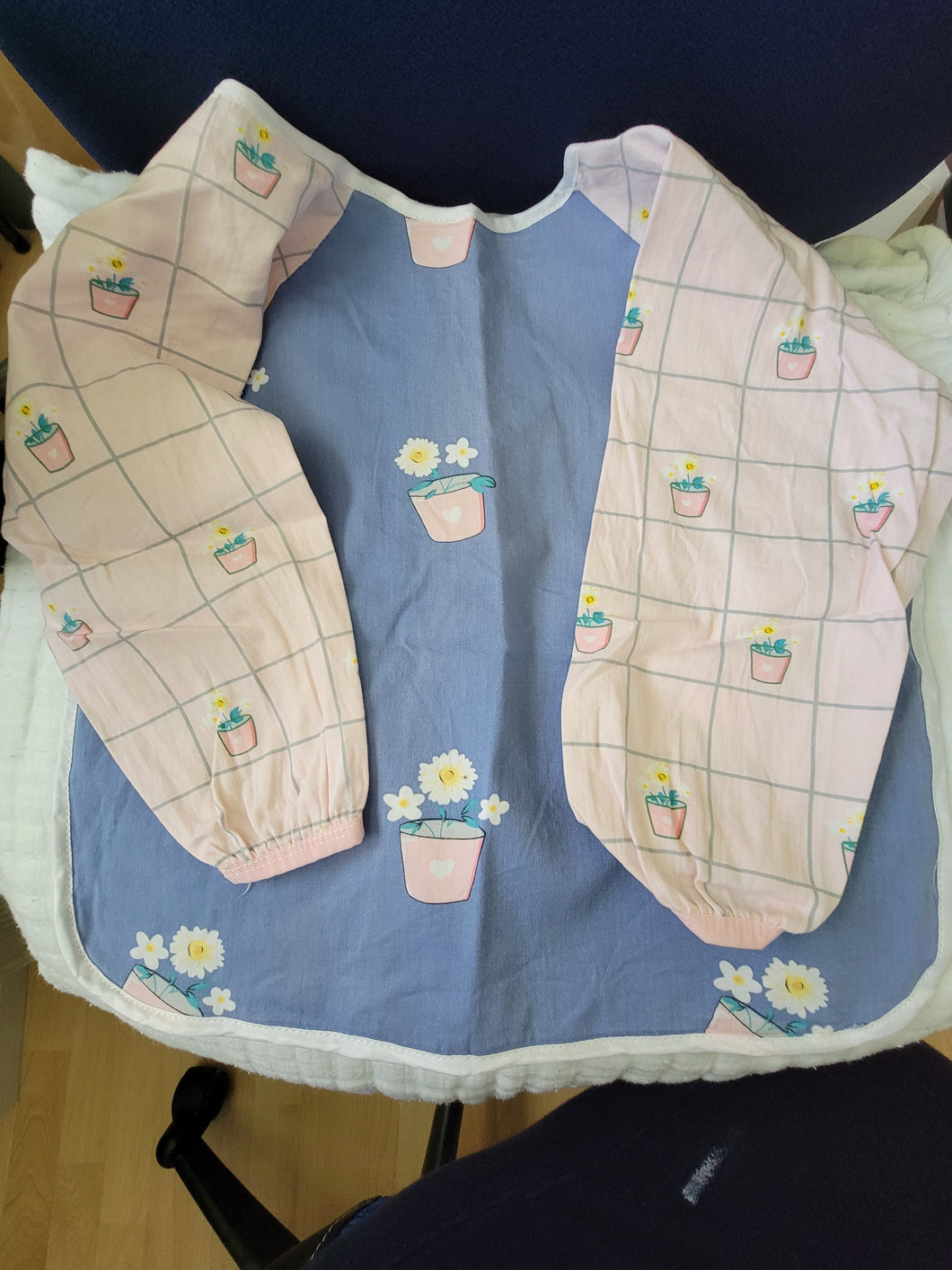 Happy Cherry bib Flower pot - size 2T