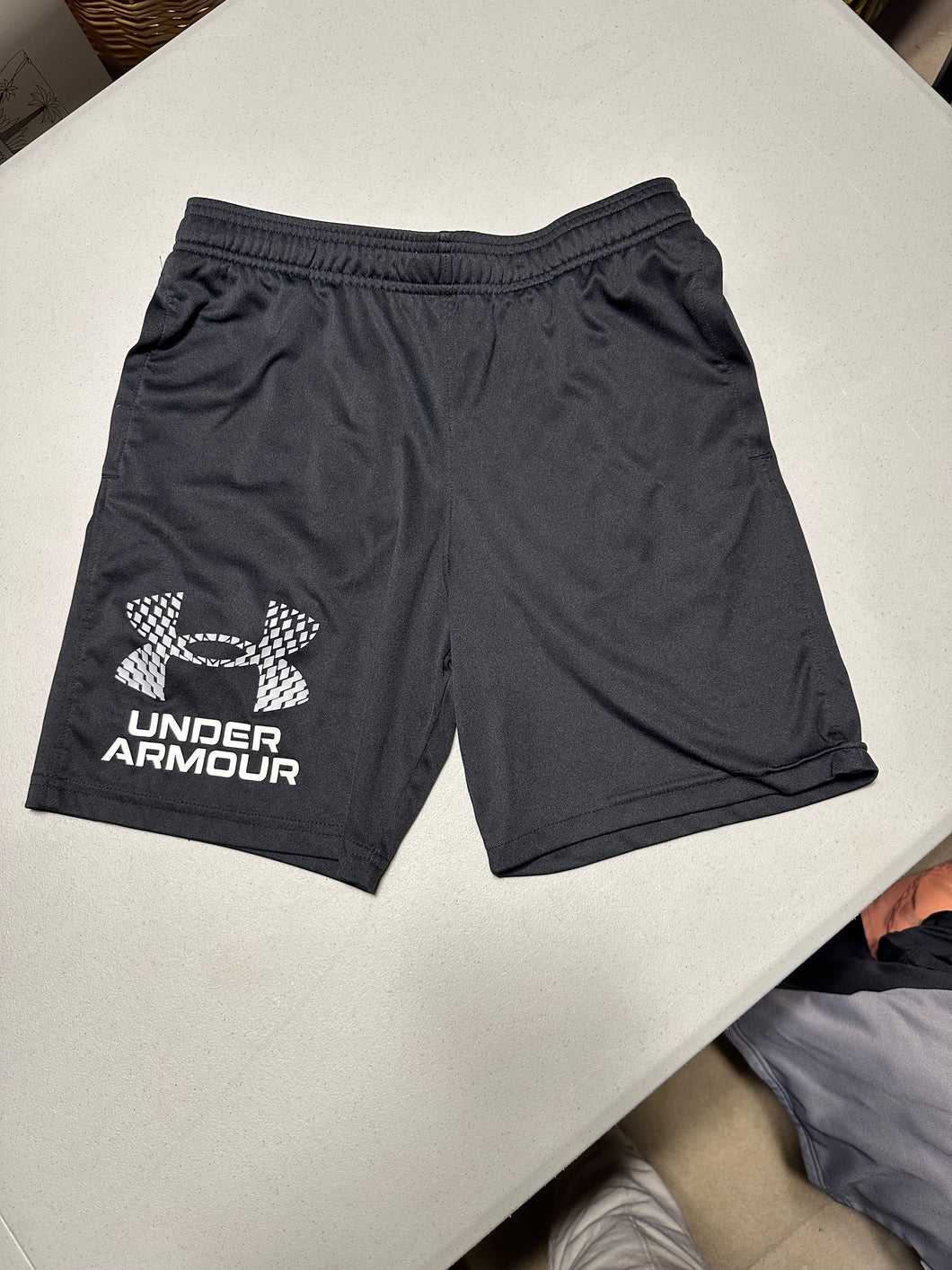 Under Armour black Shorts - size X-Large