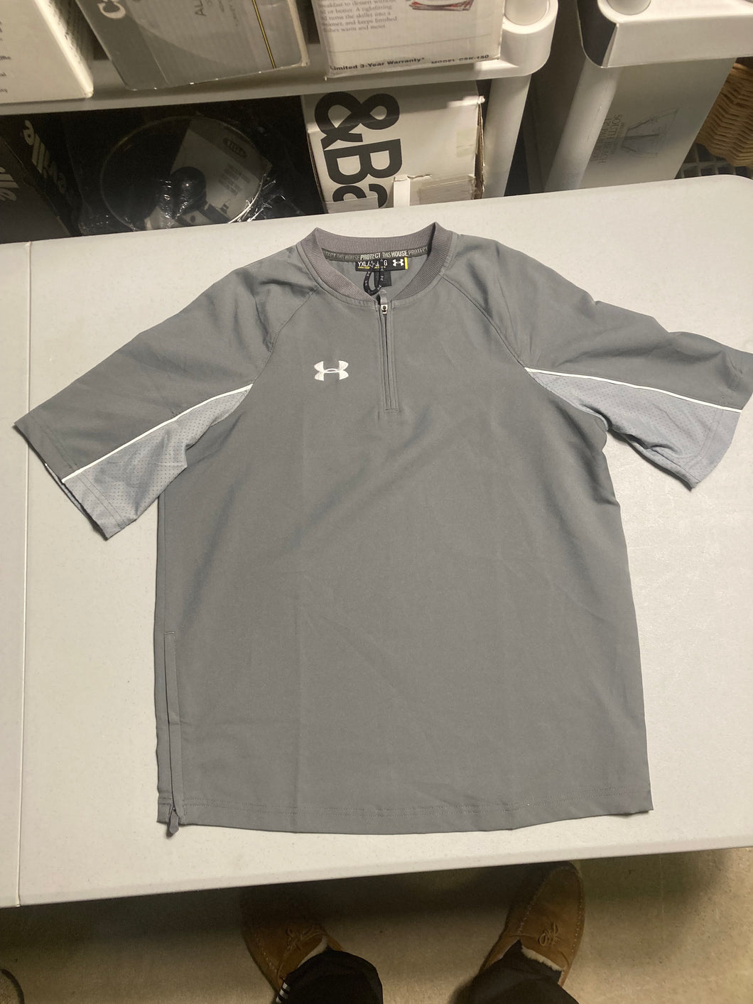 UnderArmour light weight Half Zip short sleeve - size X-Large