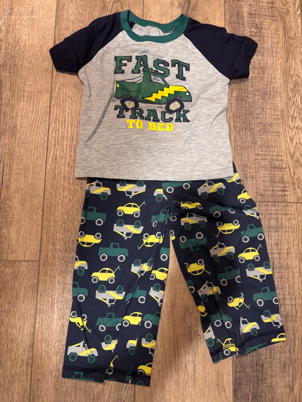 Carter's fast track to Bed PJ set- cracking - size 4/4T