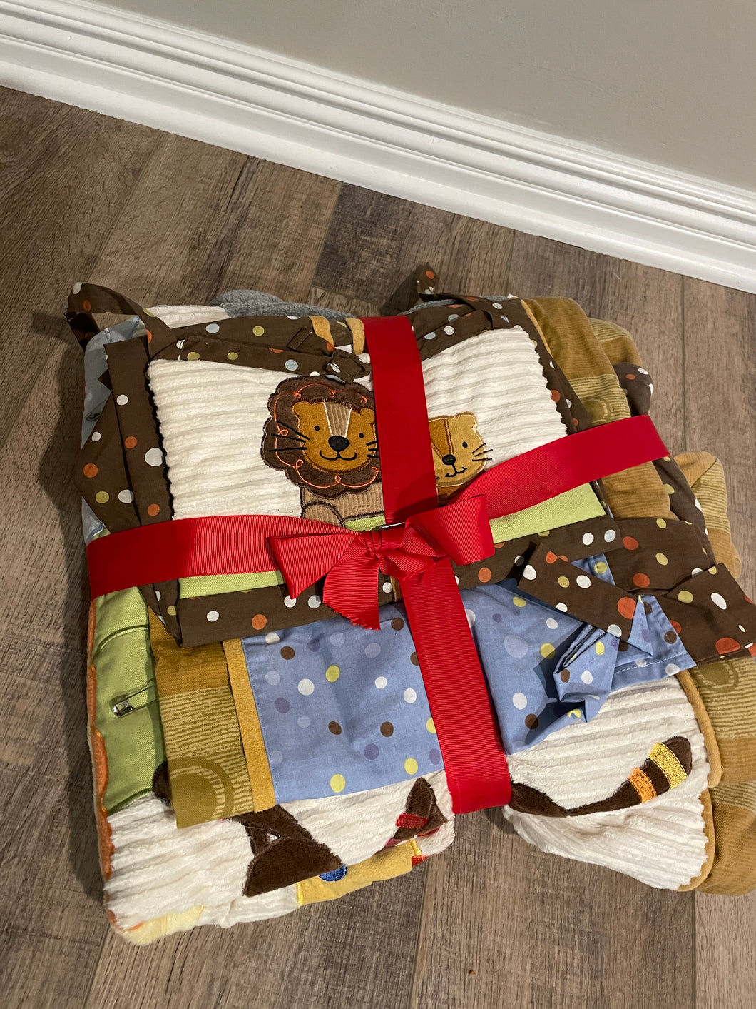 Noah's Ark comforter + Diaper bag & curtain