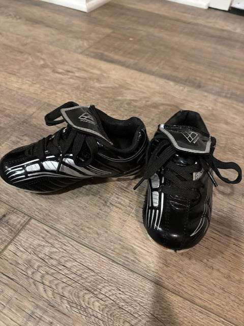 Toddler 8.5 soccer Cleats- bought new
