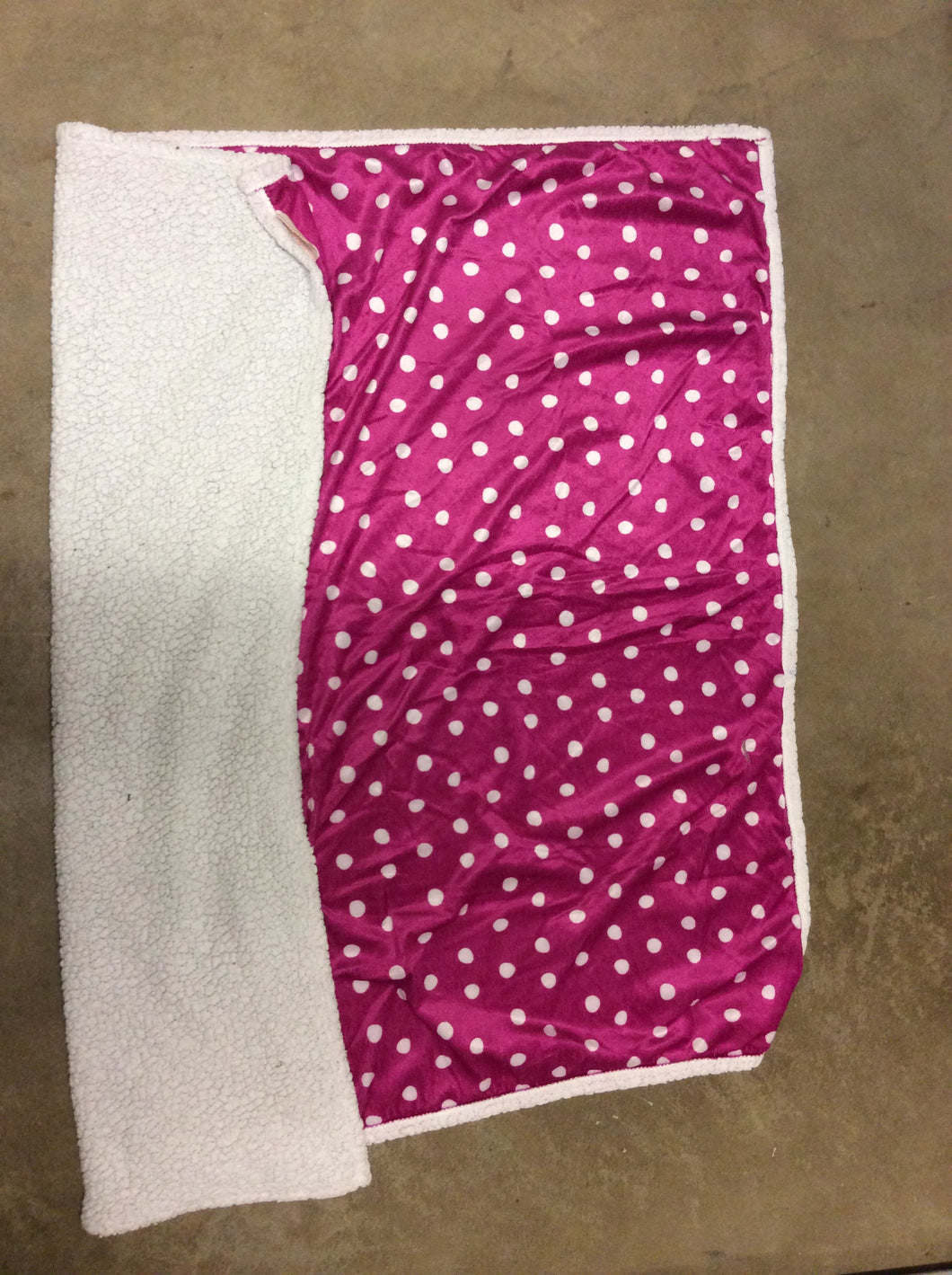 Fuzzy blanket pink circl Fleece other side