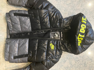 Black fluffy Nike jacket - size 3/3T