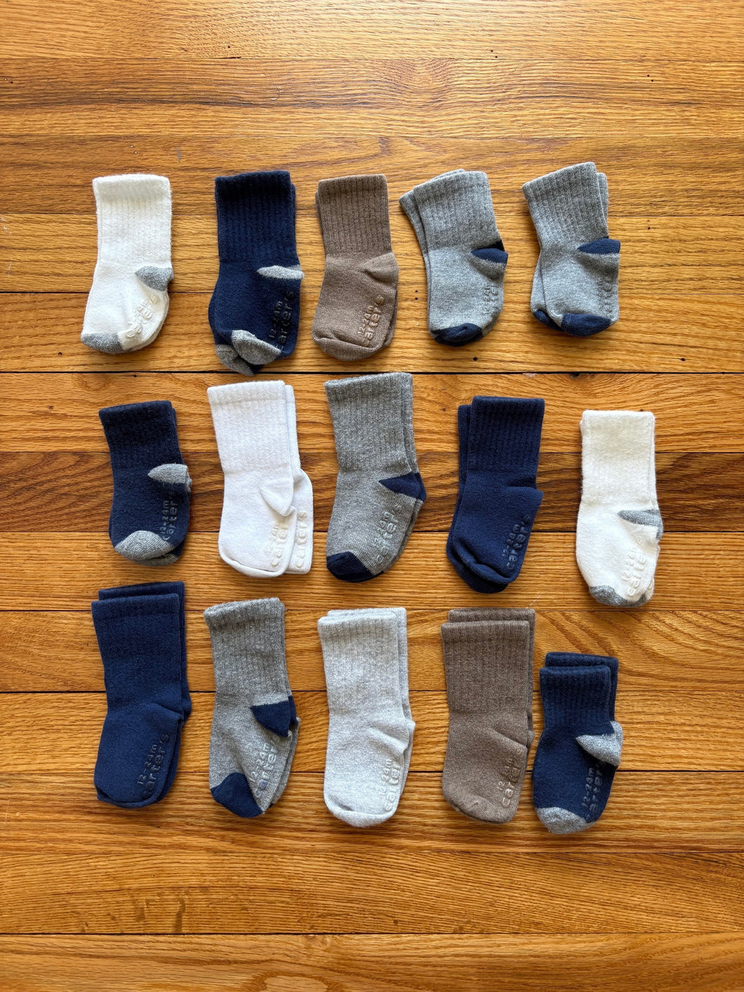 15 Pairs of Carters Socks Size 12-24 Month