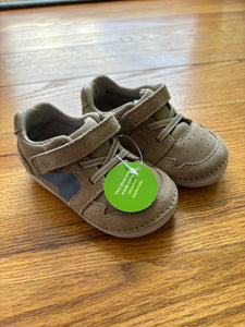 NEW Stride Rite Waverly Sneaker Size 5.5 WIDE - size Shoes: Toddler 5 1/2
