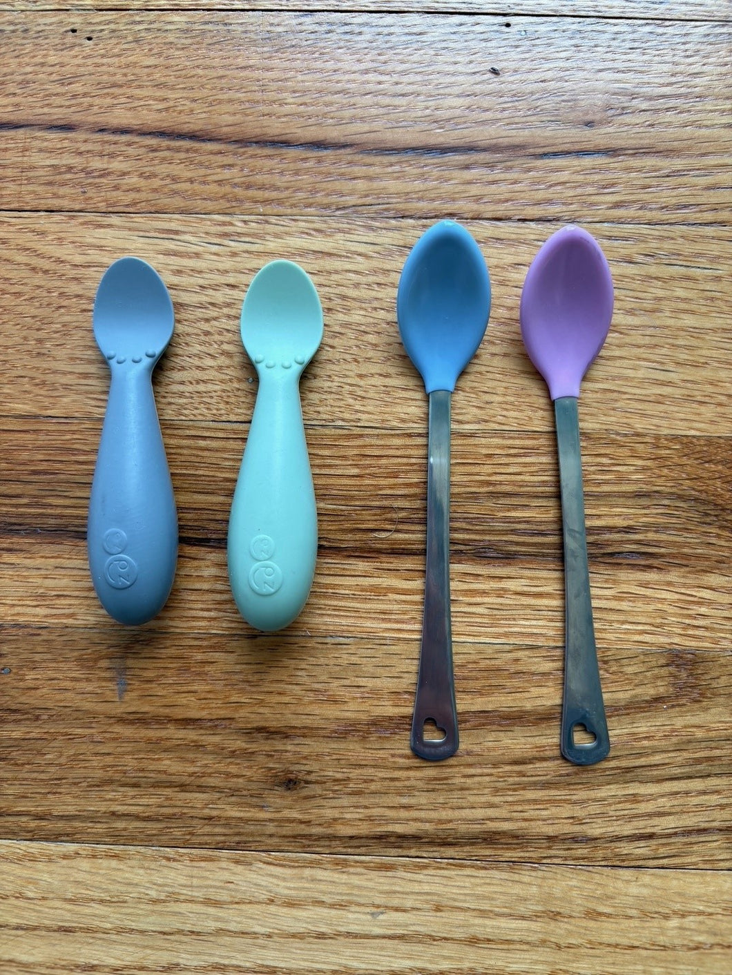 Bundle of 4 Baby Spoons ezpz & Munchkin Brands