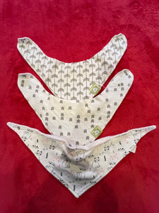 3 Gry Prnt Triangle Bibs