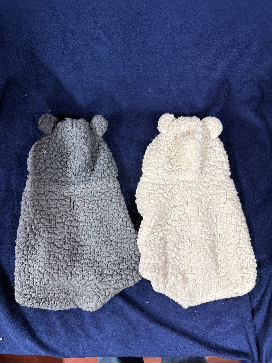 2 XS Fleece Dog Coats 1Gry, 1 Wh