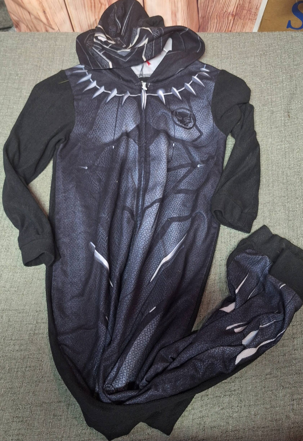 DISNEY MARVEL BLACK PANTHER SLEEPER SIZE MED - size 8