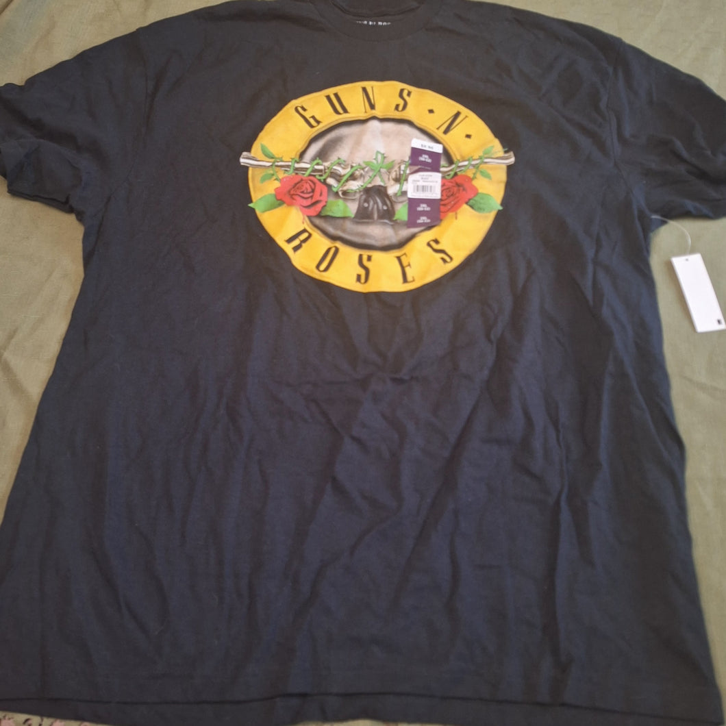 GUNS AND ROSES BLACK TSHIRT - size Small