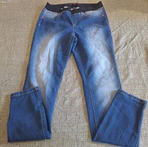 GLORIA VANDERBILT PULL UP JEANS SIZE 6 - size 6