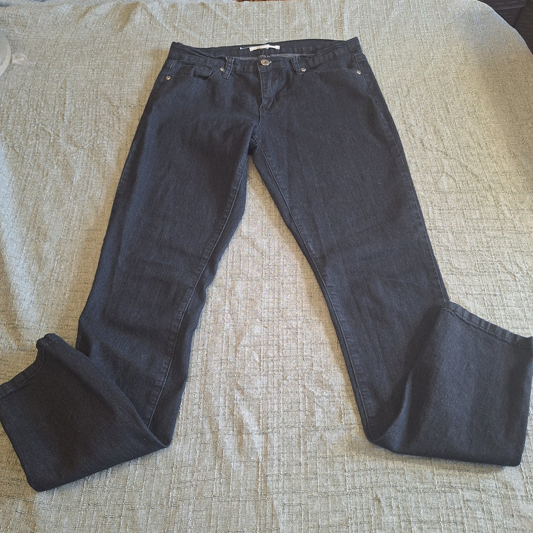 FOREVER 21 DENIM JEANS BLACK SIZE 28 WAIST - size Junior 7