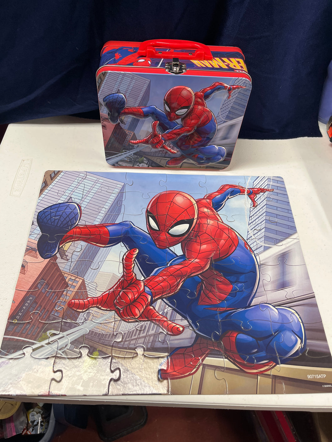 Spider-Man Lunch Box w 48 Pc Puzzle