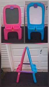 CRAYOLA EASEL DOUBLE SIDED WHITE/BLACK BOARD