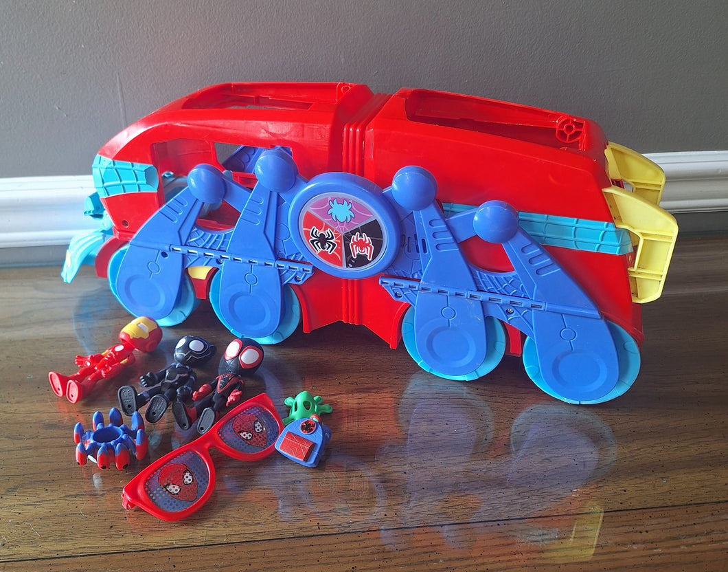 SPIDEY TRUCK MAKES SOUND WITH FIGURES