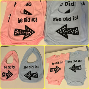 4PC twin set: 2 bibs & 2 onesies pink & blue