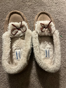ON Slippers - size Shoes: Youth 6