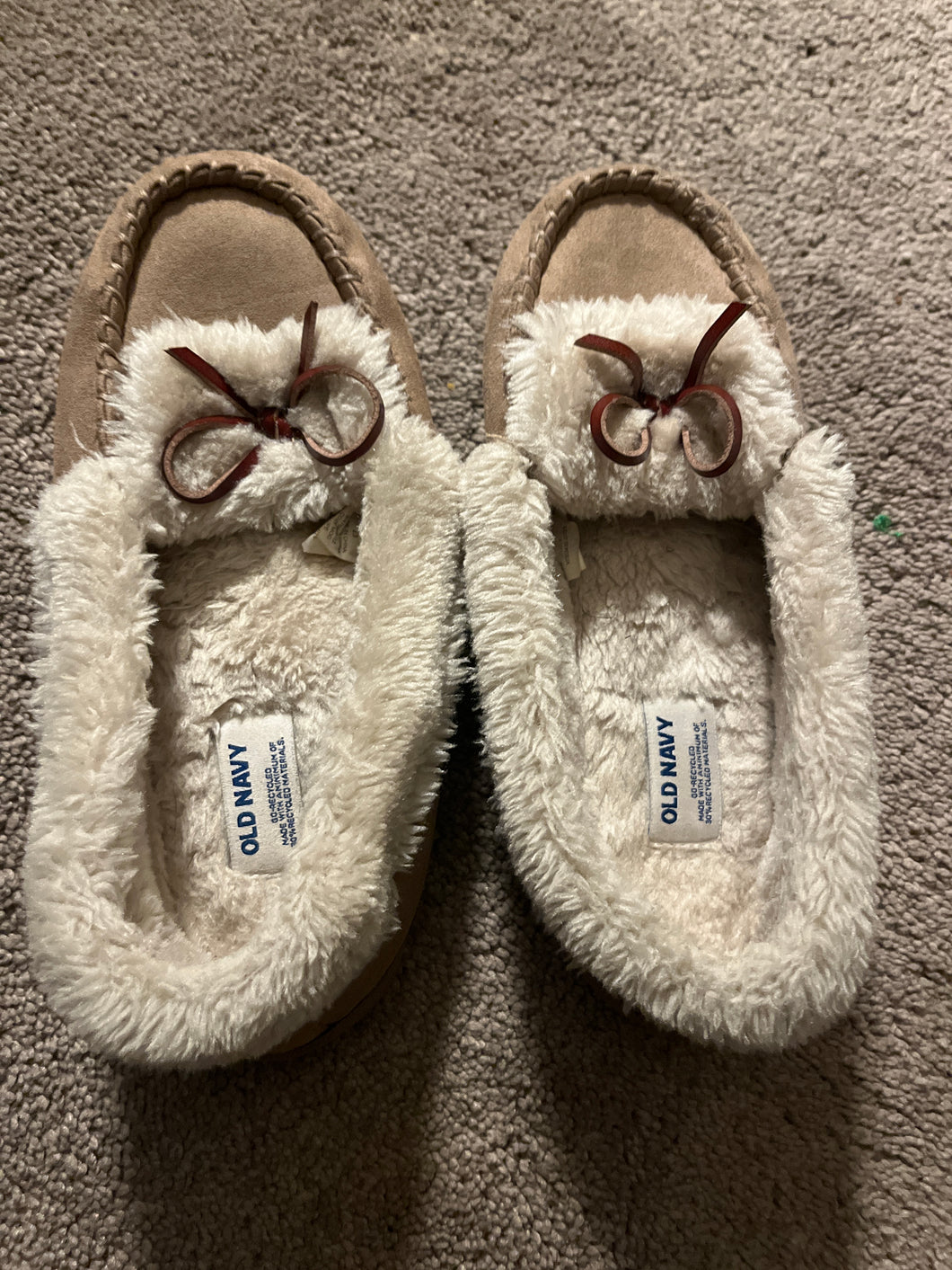 ON Slippers - size Shoes: Youth 6